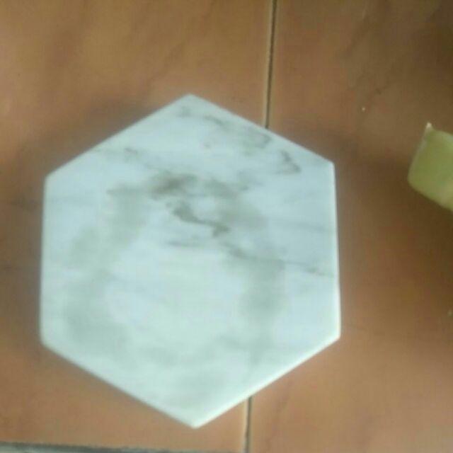 Carrara Hexagon Marble Coaster 10 Cm | Tatakan Gelas Marmer