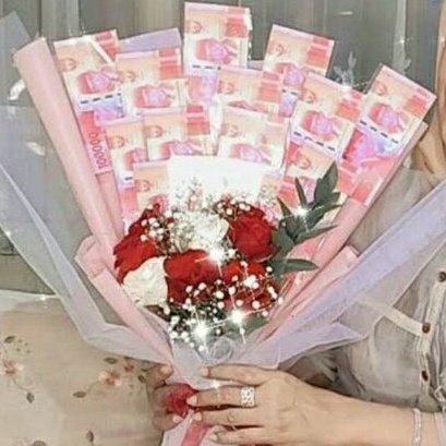 Bucket uang lembar 100.000