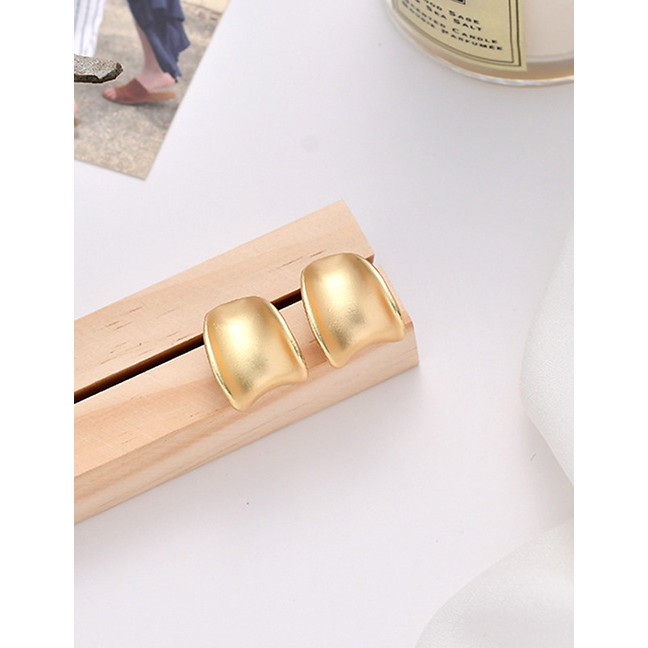 LRC Anting Tusuk Fashion Golden Concave Square Geometric Irregular Earrings D46046