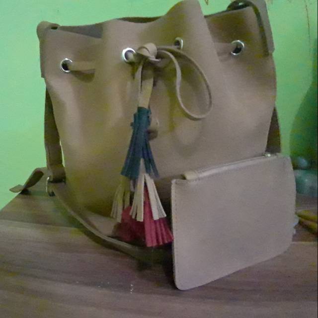 Tas gaudy preloved plus pouch