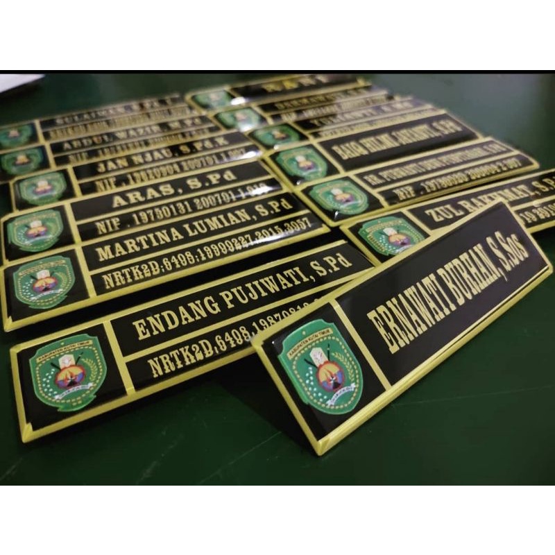 

PAPAN NAMA DADA, NAME TAG DAN PIN