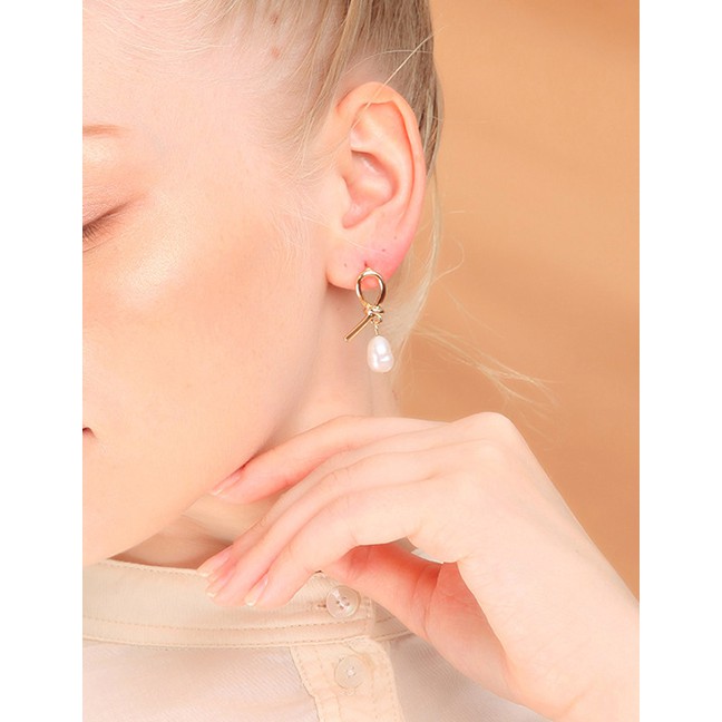 LRC Anting Tusuk Fashion Gold Knotted 925 Sterling Silver Pearl Earrings D03278