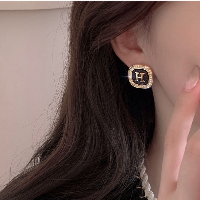 Anting Stud Desain Pita Warna Hitam Gaya Korea Vintage Klasik Untuk Aksesoris Wanita