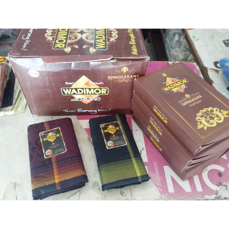 Sarung Wadimor Singgasana