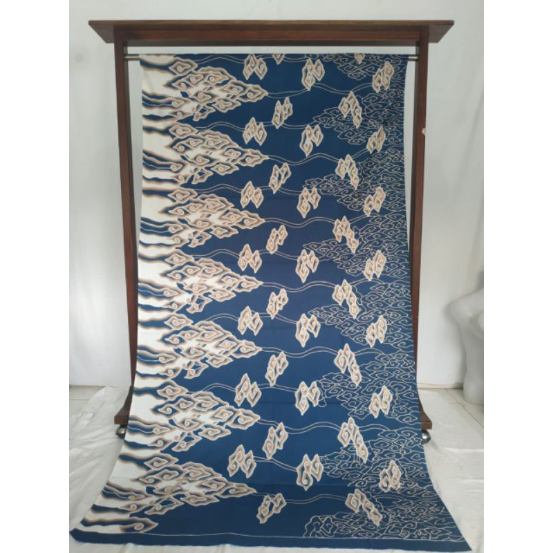 Kain batik  tulis motif mega mendung
