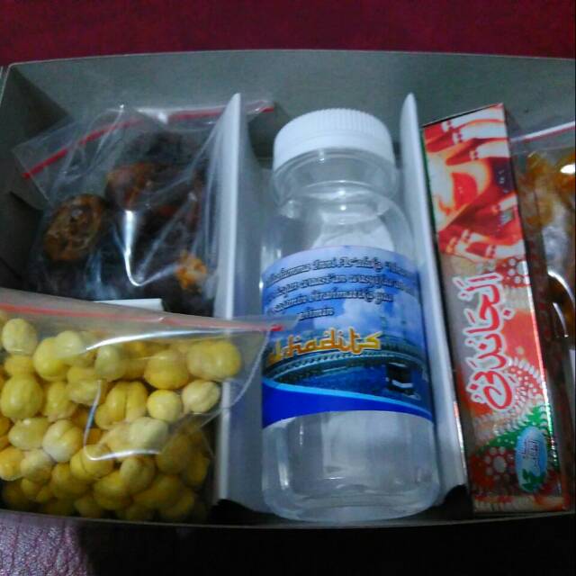 

Paket oleh oleh haji murah