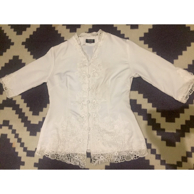 Kebaya encim putih