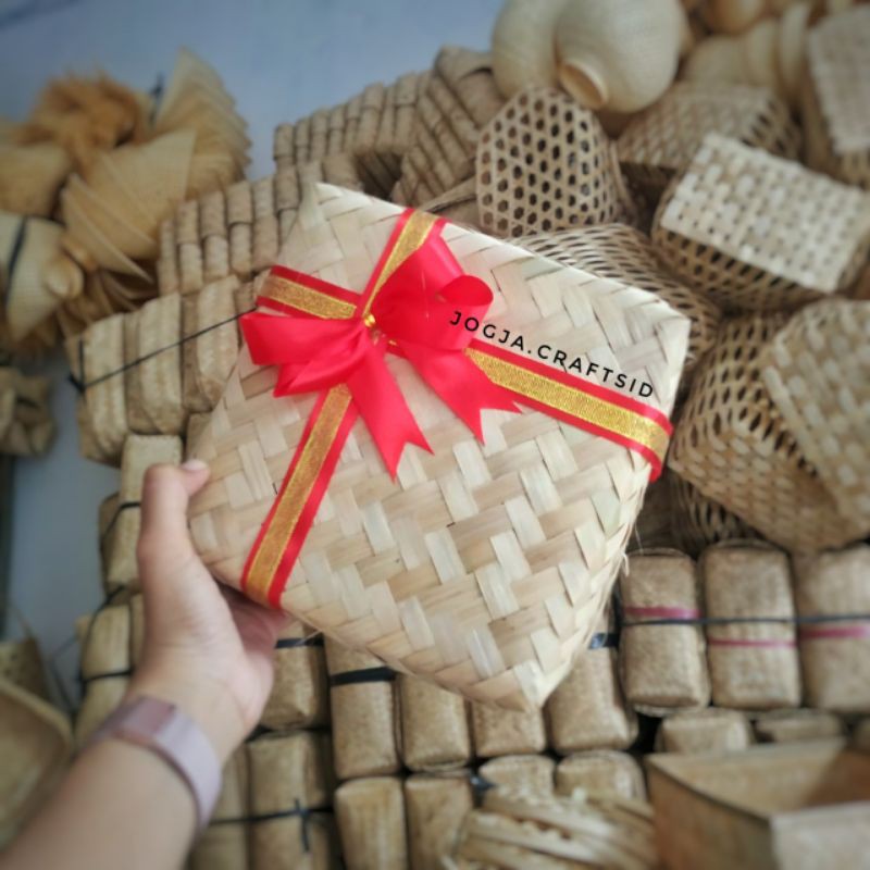 

Besek Natural 20 cm plus Pita Dobel|Box|Hampers|Hantaran|Gift|Hadiah|Kado|Sembako|Pesta|Ketring