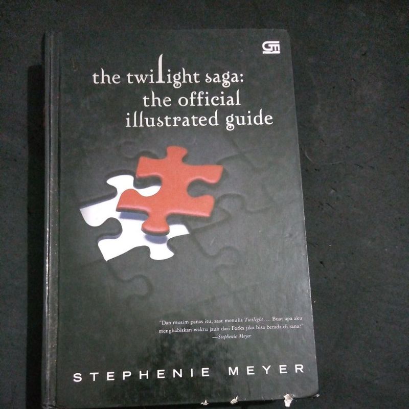 [PRELOVED ILLUSTRATED BOOK] The Twilight Saga: The Official Illustrated Guide