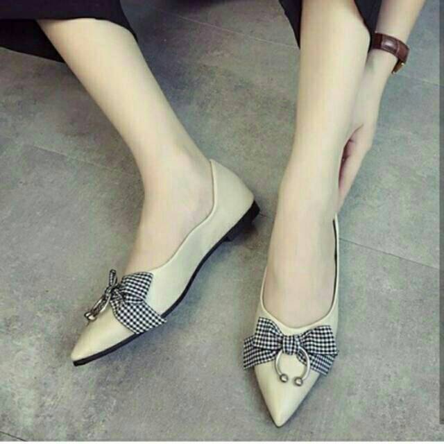 

Flatshoes Pita Kotak Cream