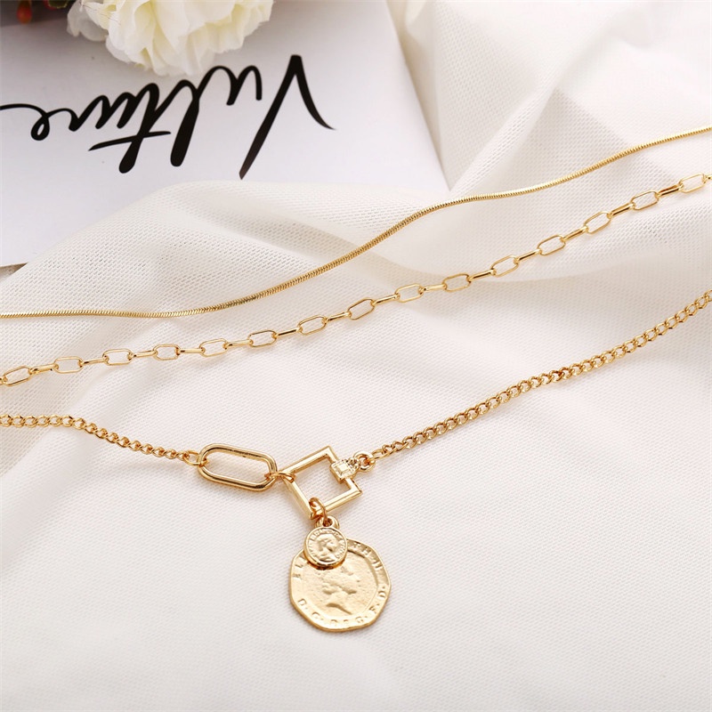 Set Kalung Choker Multilayer Dengan Liontin Kepala Ratu Bahan Alloy Untuk Wanita