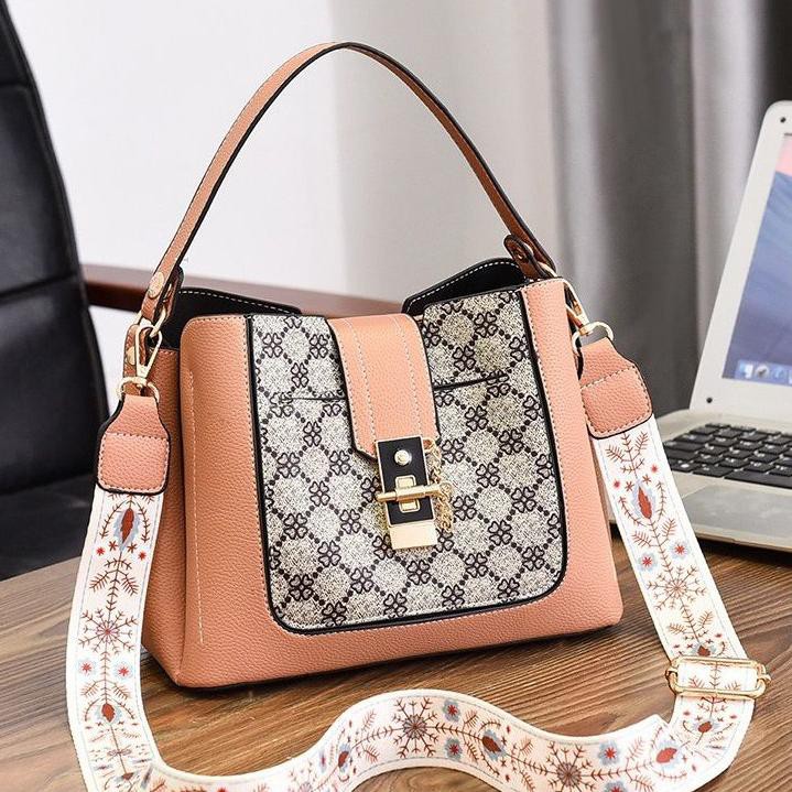 KB8G U3949 1KG MUAT 2PCS (PAKAI JNE) TAS 721 SELEMPANG FASHION IMPORT .