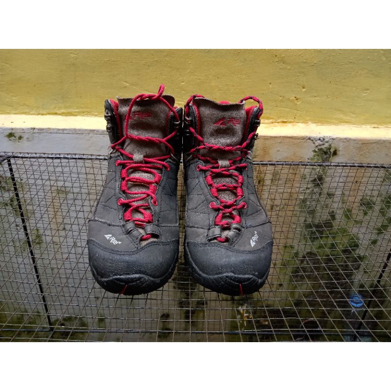 Sepatu arei silverback size 40