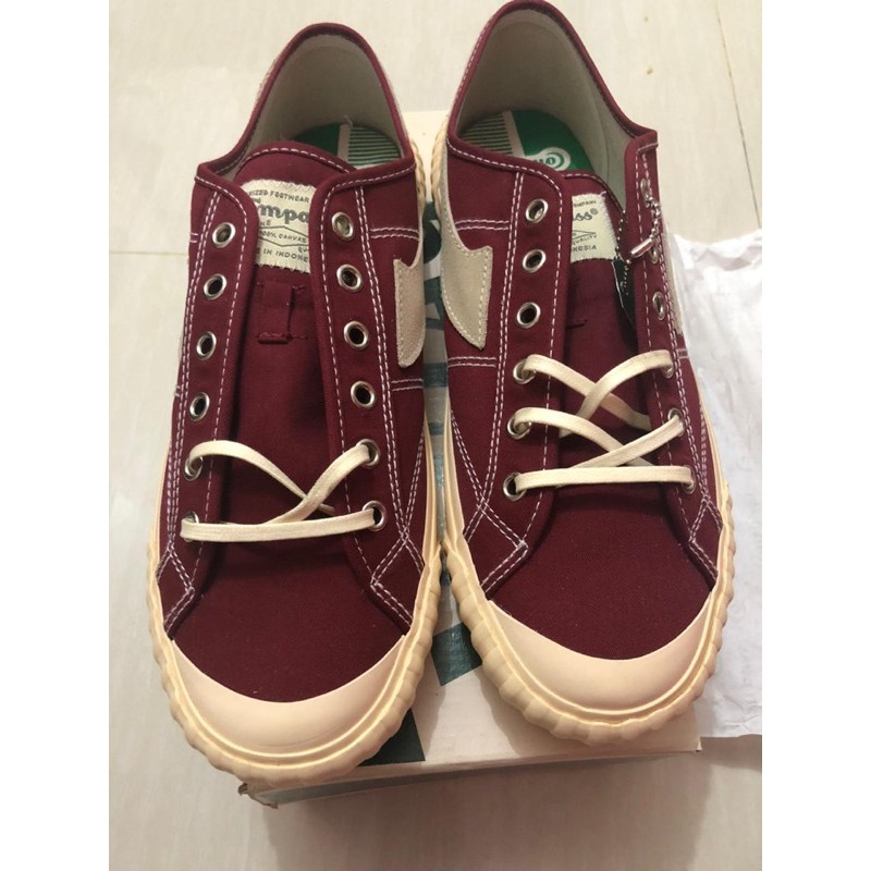 sepatu compass merah maroon marun