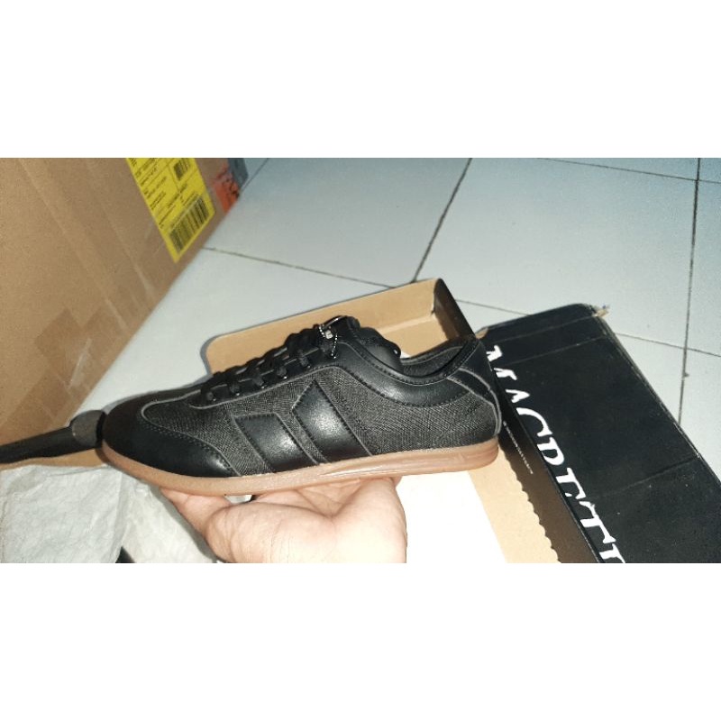 Macbeth Brighton Black Gum