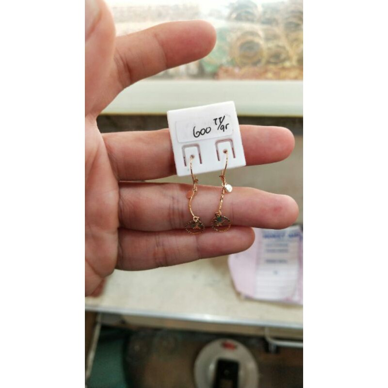anting gantung emas 700