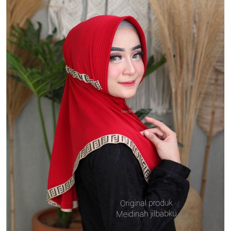 bergo serut Fendi/Chanel