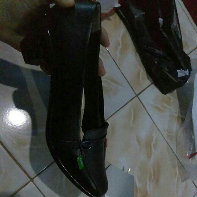 Sepatu Pantofel Wanita / Sepatu Kerja Kickers Kulit Asli