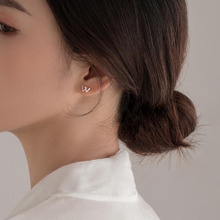 1 Pasang Anting Stud Desain Huruf W Lapis Emas S925 Sterling Silver Aksen Kristal Berlian Untuk Wanita