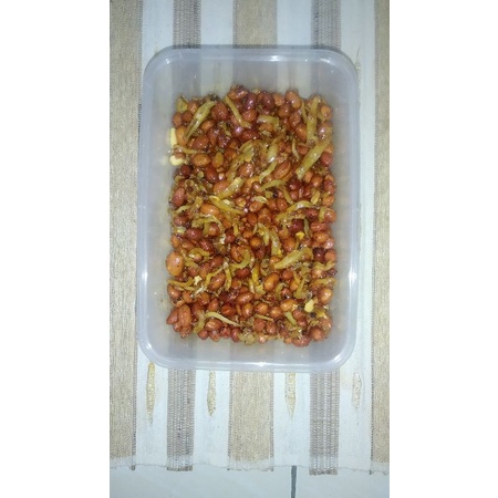 

TERI KACANG BALADO +- 400 gram