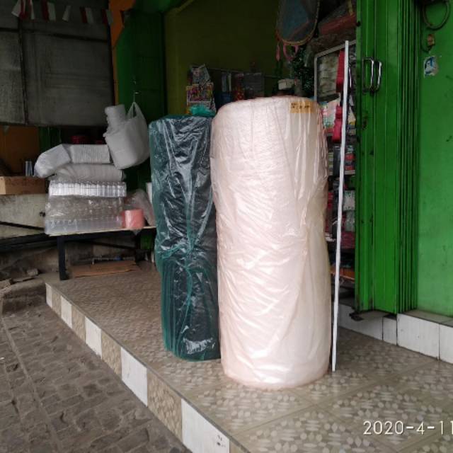 

Bubble Wrap Hitam 125cm x 50m