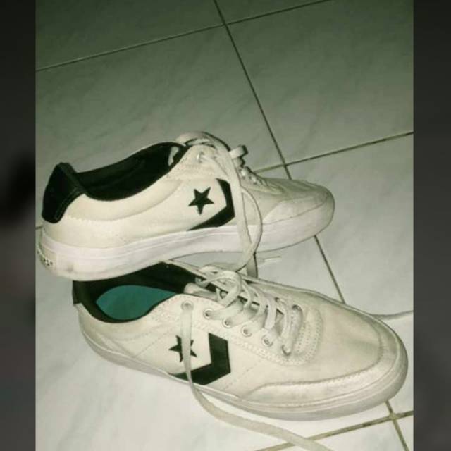 Sepatu converse courtland ox