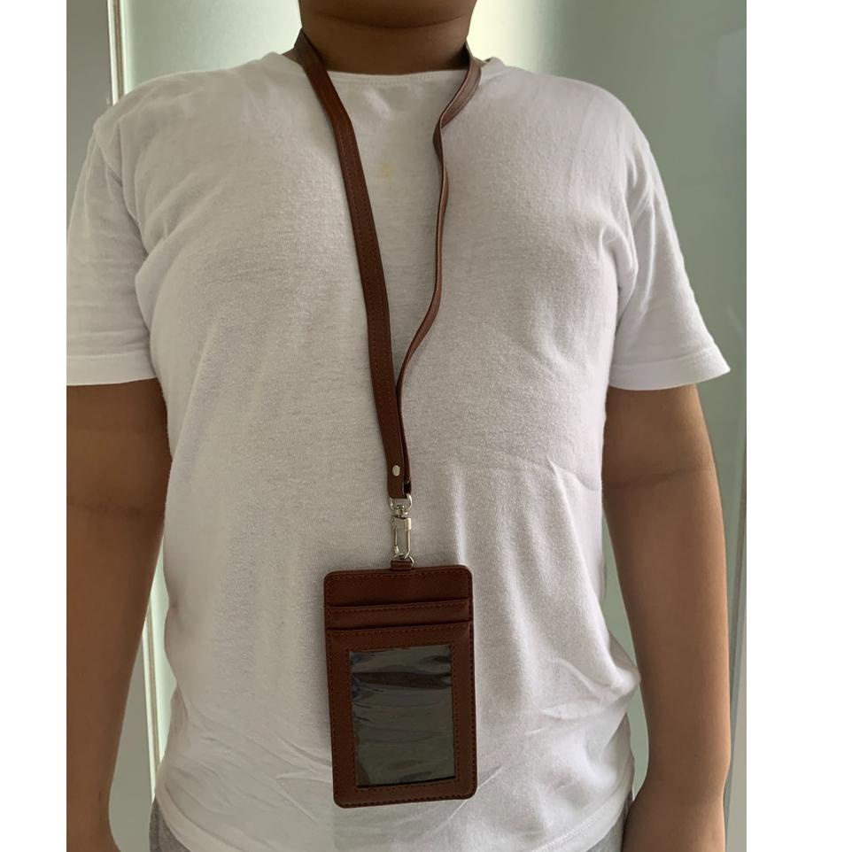 

[KODE PRODUK FikSB9336] Name Tag Kulit Holder Kalung Gantung Dada Id Card 4 Kartu Karyawan