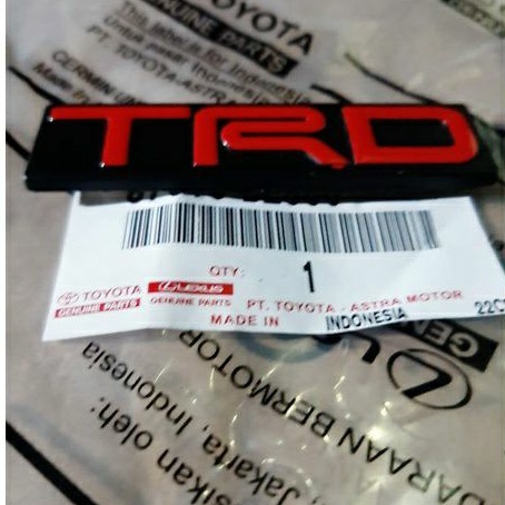 emblem TRD bagian grill depan fortuner