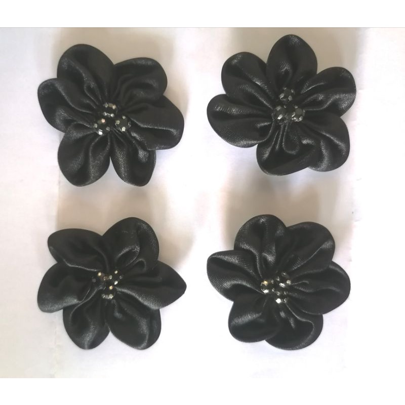 Bunga tempel hitam manik