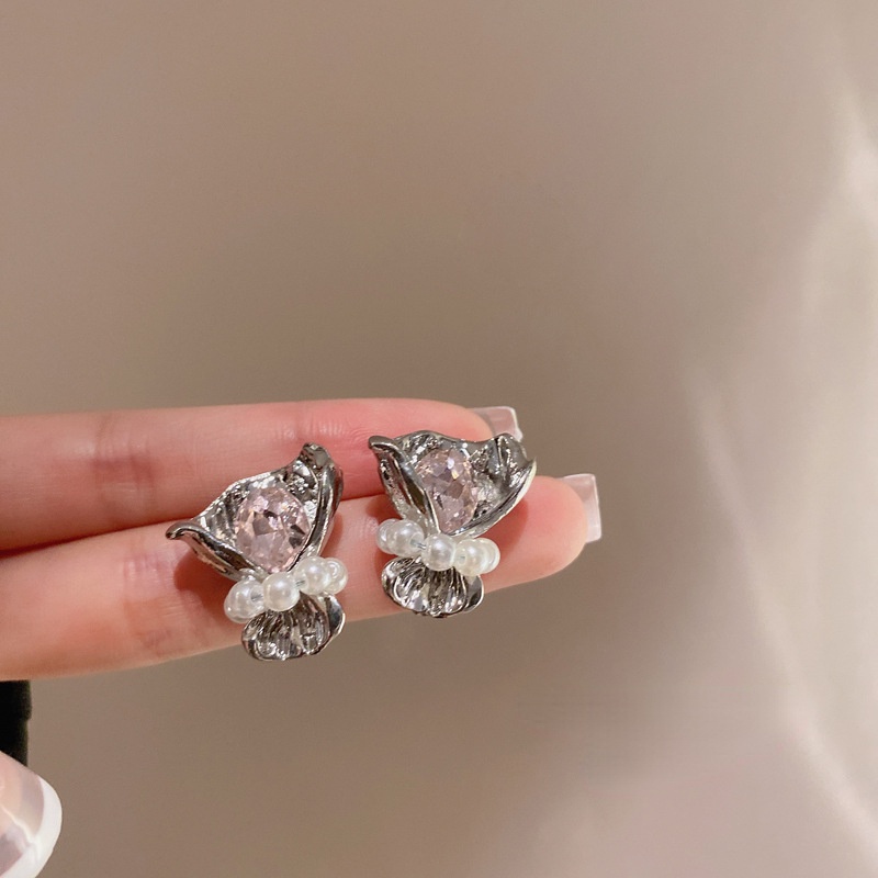 Anting Desain Mewah Aksen Mutiara Dan Berlian