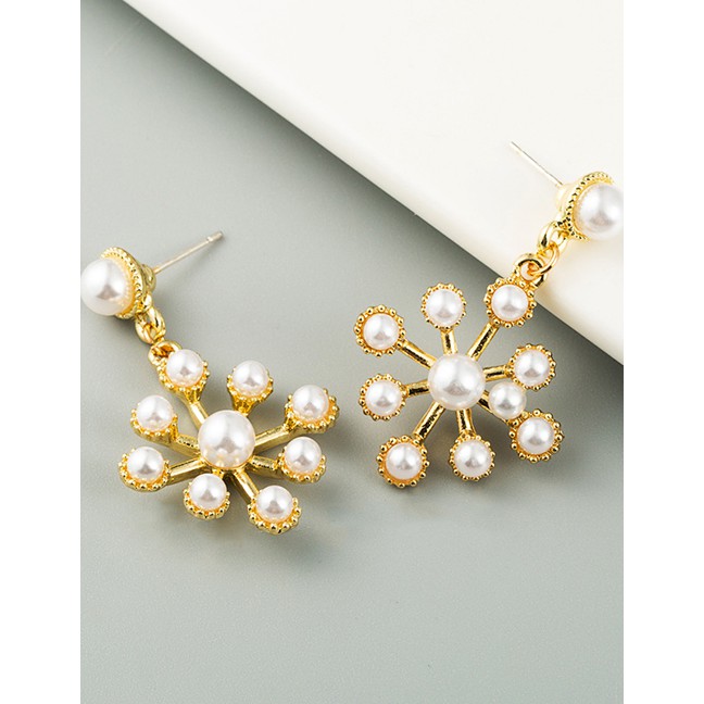 LRC Anting Tusuk Fashion Color Mixing Pearl Ice Flower Geometric Alloy Earrings K698763