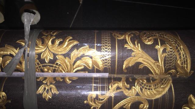 Wallpaper Dinding Motif Damask Classic Salur