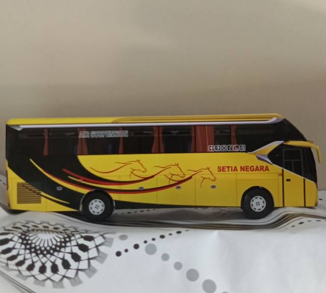 Miniatur Bus bis / mainan bus bis Setia negara shd