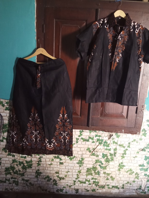 Setelan Sarung Batik Kemeja Batik Solo Modern Motih Ahwan Hitam Batik Solo