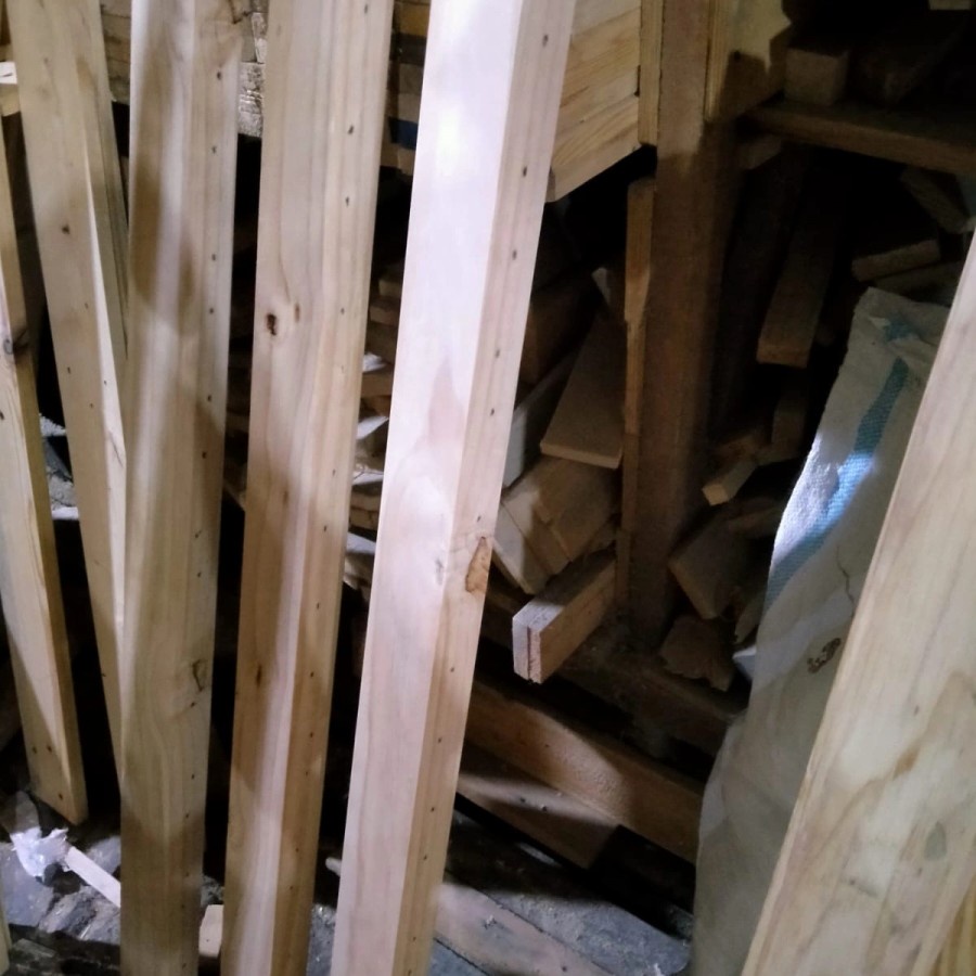 KASO/RENG KAYU 110X5X5 JATIBELANDA SUDAH DISERUT HALUS KASO/RENG KAYU MASIH ADA BEKAS LUBANG PAKU DA