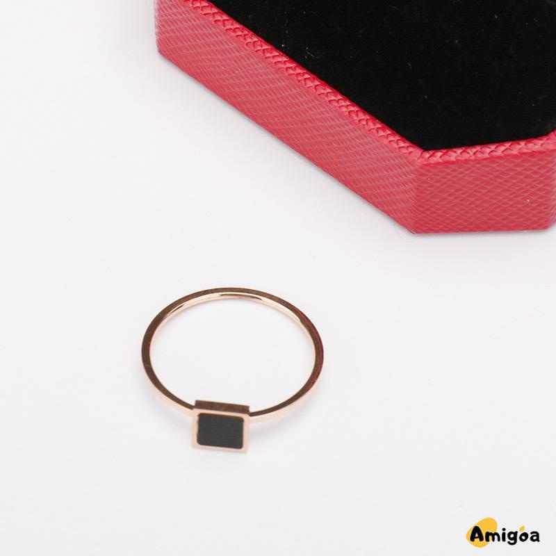 1 Pcs Fashion Cincin Titanium Wanita Kotak Hitam Pola Mawar Emas Stainless Hitam Unisex  Aksesoris - AG2