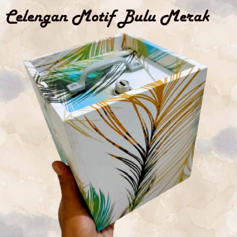 CELENGAN KOTAK MOTIF BULU MERAK