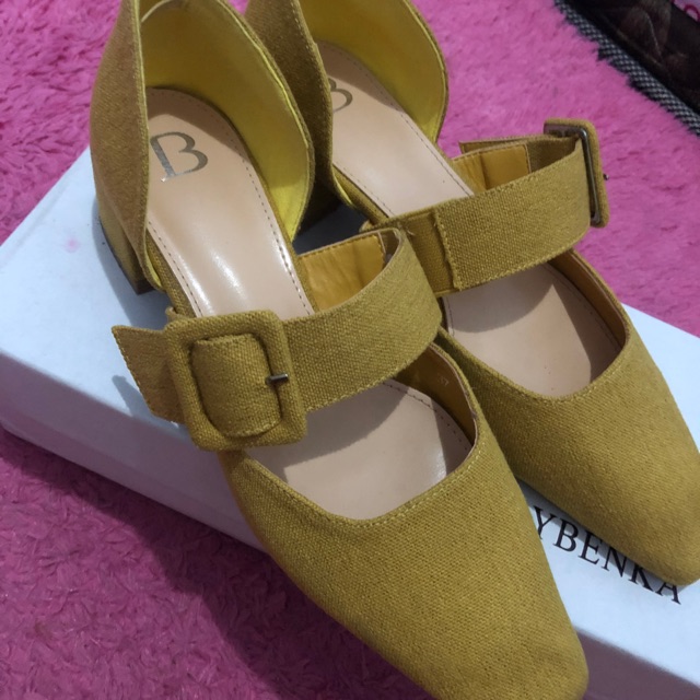 Sepatu berrybenka