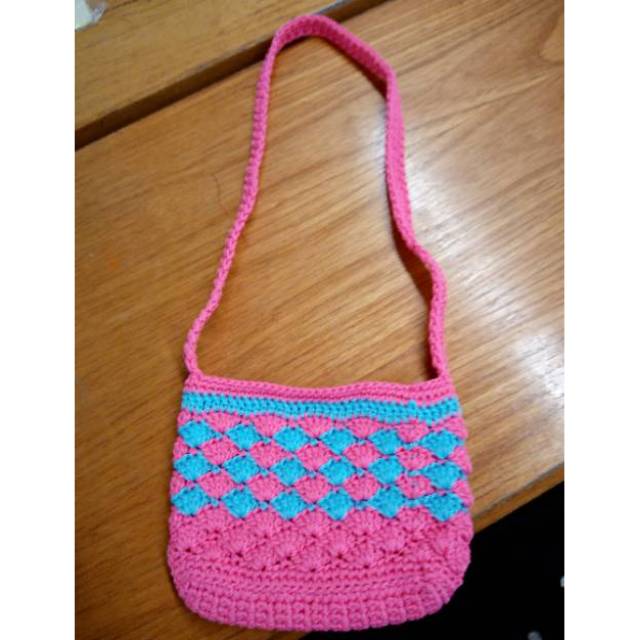 Tas selempang rajut anak
