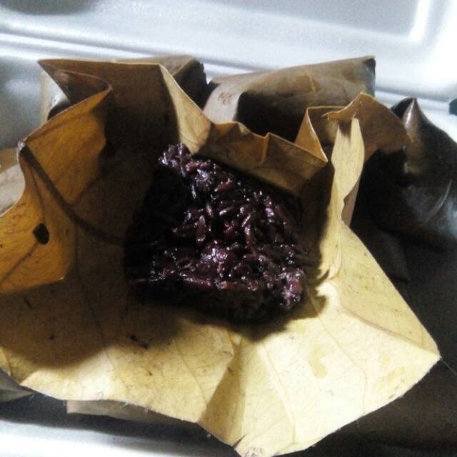 

Tape ketan /peuyeum ketan