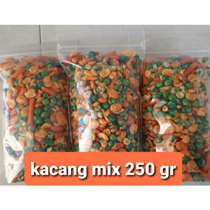 

Kacang Mix Campur 250 gram / Snack Kiloan Kacang Polong Ijo / Kacang Koro Kulit Kupas Balado Cemilan Gurih Kacang Bandung Renyah Murah Lezat