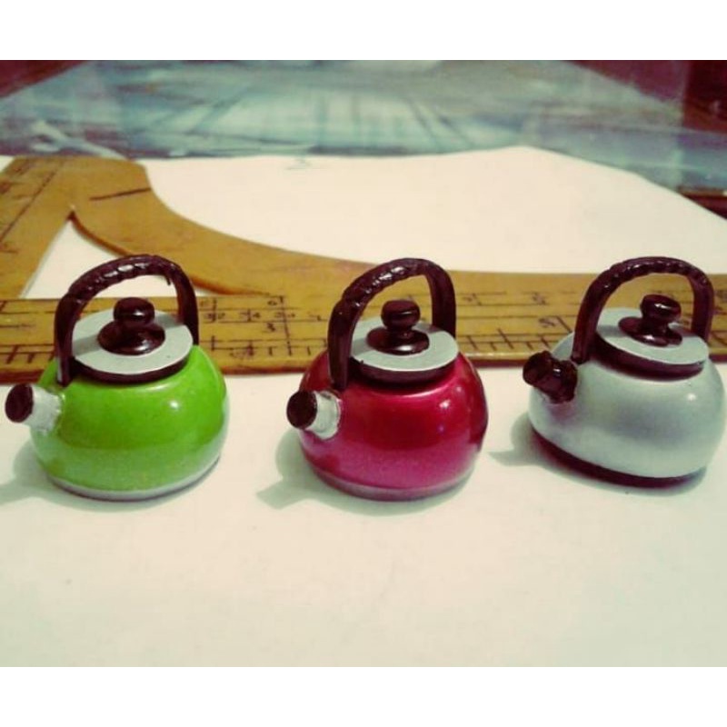 Miniatur teko air panas kekinian