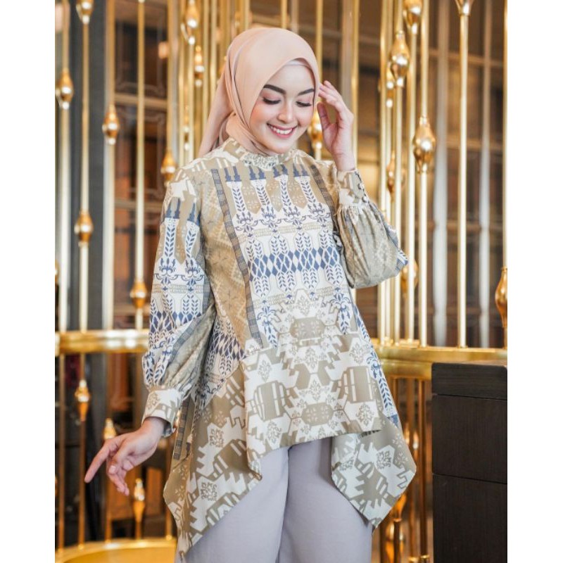 Pila Blouse Wearing Klamby
