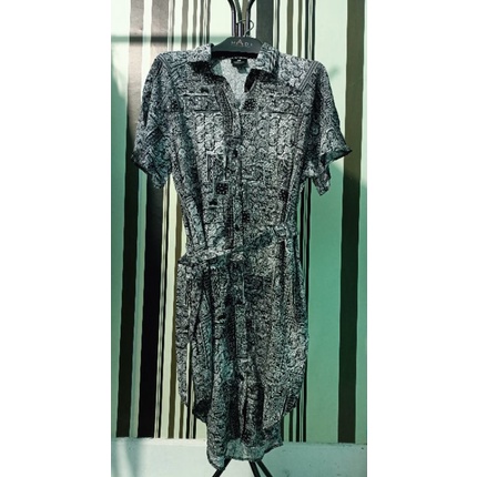 Dress H&amp;M Women V-Neck Shirt Dress Original Branded