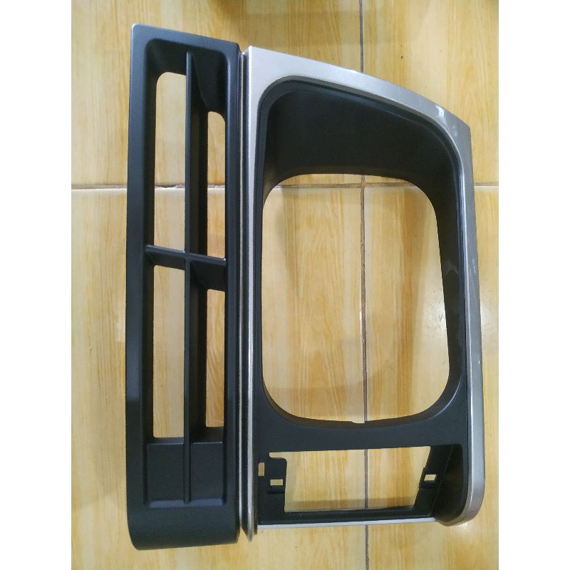 Bezel lampu Depan Mitsubishi L300 orisinil KTB set kanan kiri