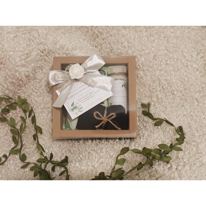 souvenir sliding box mika isi hand sanitizer 30ml,masker dan tissue basah kecil. souvenir unik