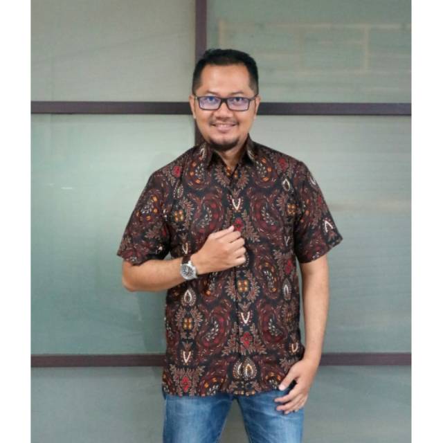 Kemeja batik pendek pria