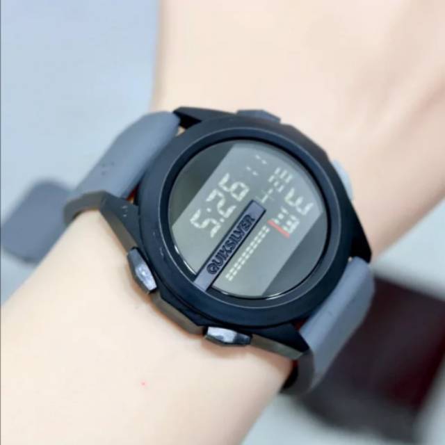Jam Tangan Pria Quiksilver