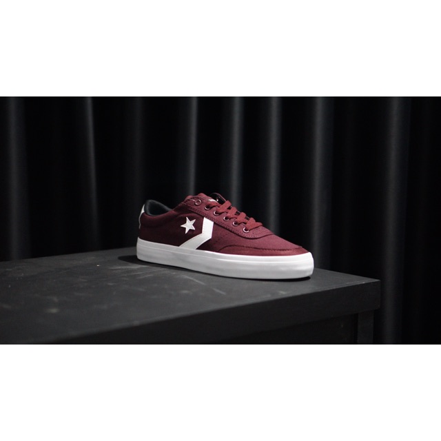 Sepatu pria wanita converse courtland burgundy original BNIB