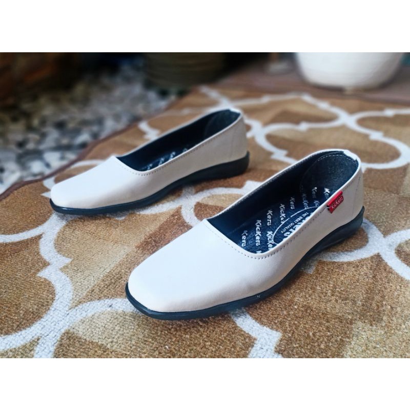 PS1P. Sepatu Pantofel Wanita Putih Polos Formal Kerja Slip On Hak 1 cm